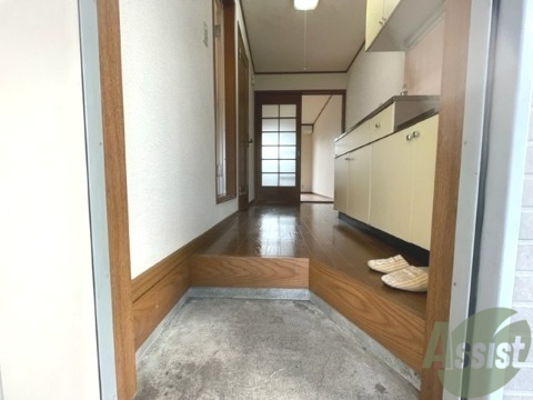 玄関　広い玄関ですので、急いでいるときでも問題ありませんね。