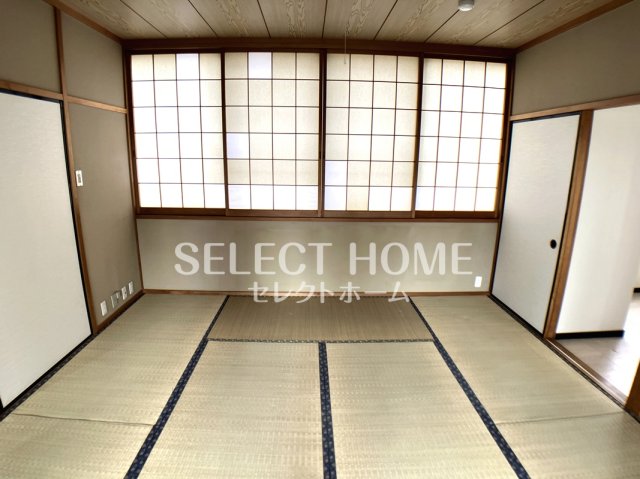 その他部屋・スペース　開放的な寝室です