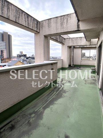 バルコニー　暖かな日差しのふりそそぐバルコニー