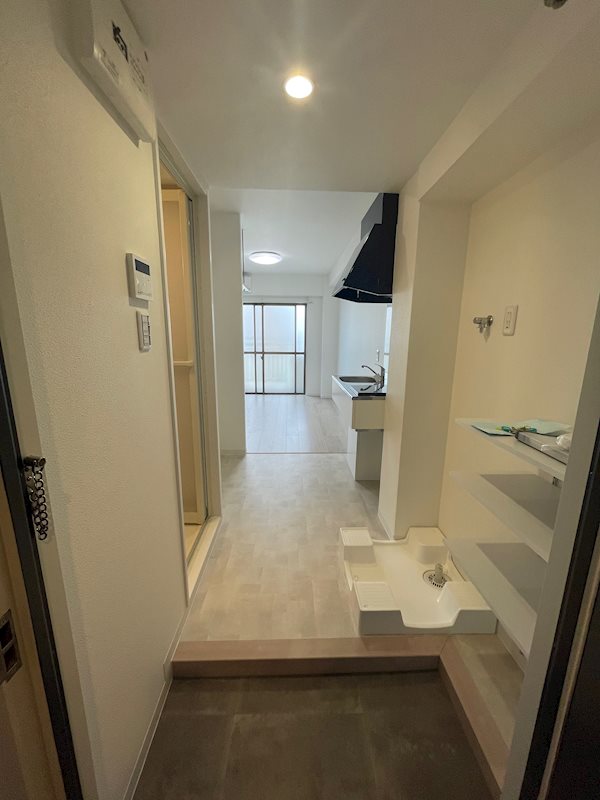 玄関　301号室写真（2024.2撮影分）