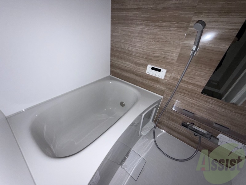 バス・シャワールーム　浴槽は丁度いい広さです。設備も充実ですよ～。