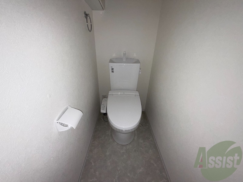 トイレ　お手洗いは嬉しいウォシュレット付きですよ。