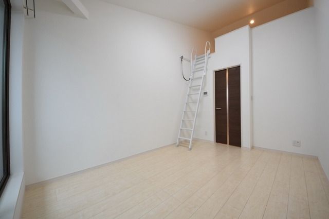 その他部屋・スペース　★6.4帖の洋室・さわやかなフローリングのお部屋です★