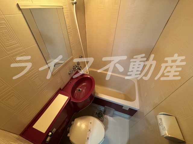 バス・シャワールーム　コンパクトで使いやすいお風呂です