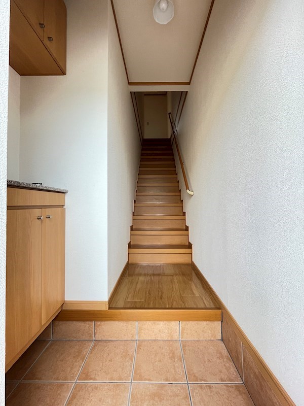 玄関　当物件の参考写真です。(同建物の部屋)