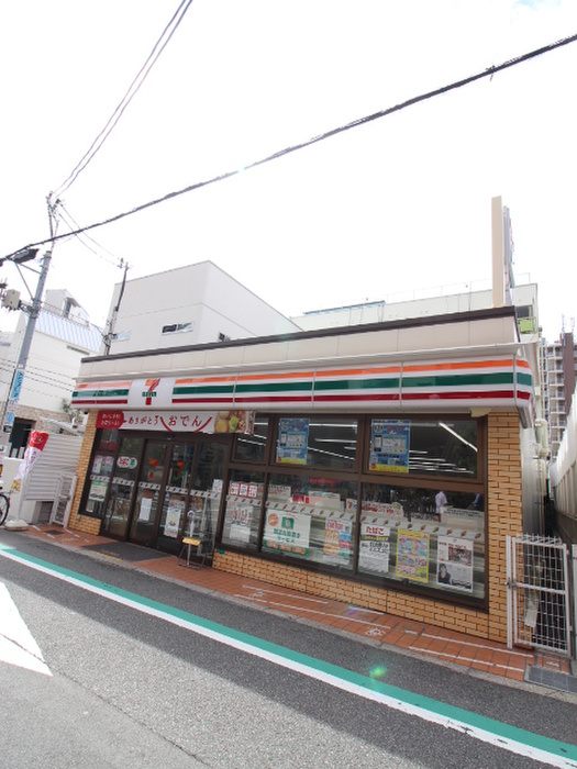 コンビニ　セブンイレブン（コンビニ）まで300m