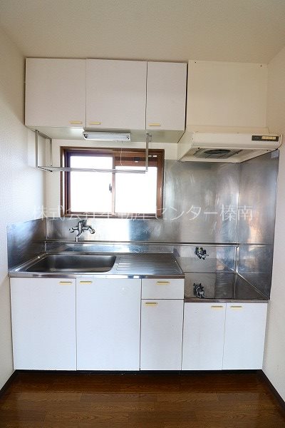 キッチン　キッチン別部屋写真です