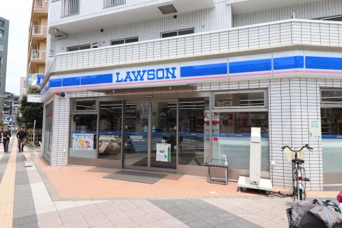 コンビニ　ローソン墨田向島三丁目店（コンビニ）まで535m