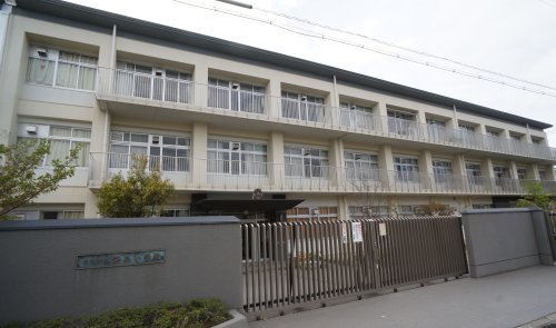 コンビニ　ファミリーマート　奈良大森町店（コンビニ）まで172m