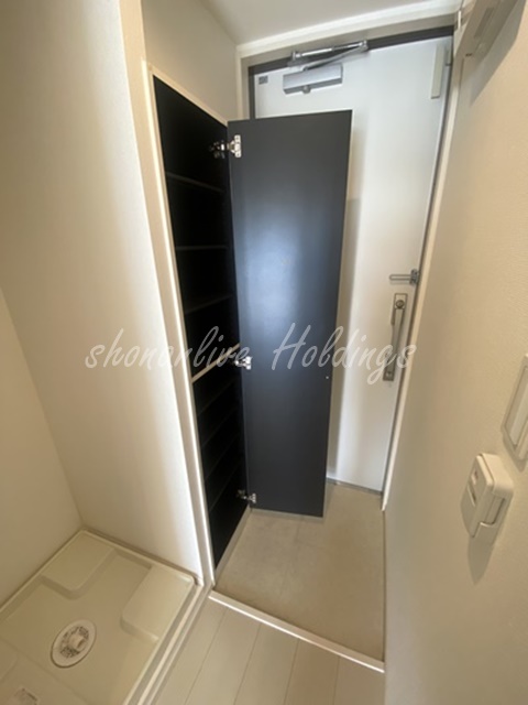 玄関　★収納力豊富なシューズボックス★