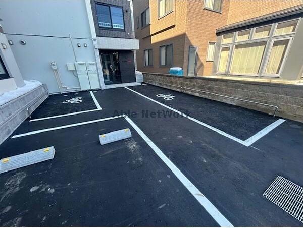 駐車場　駐車場