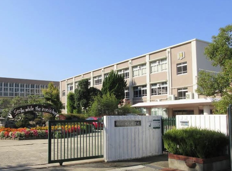 中学校　神戸市立唐櫃中学校（中学校）まで2134m