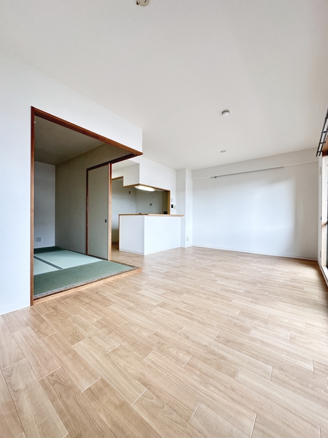 居室・リビング　窓も大きく光がたくさん差し込むリビング♪♪