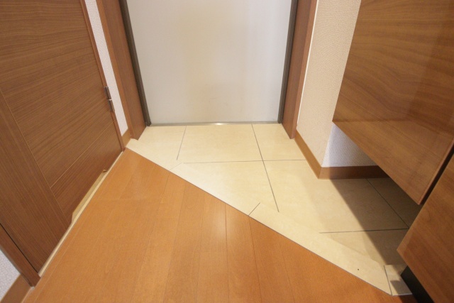 玄関　※別室の参考写真の為、現況優先です。