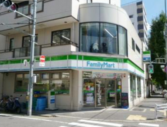 コンビニ　ファミリーマート 南台二丁目店（コンビニ）まで182m