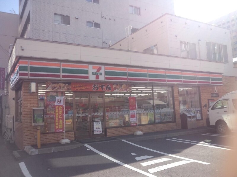 コンビニ　セブンイレブン札幌医大前店（コンビニ）まで372m