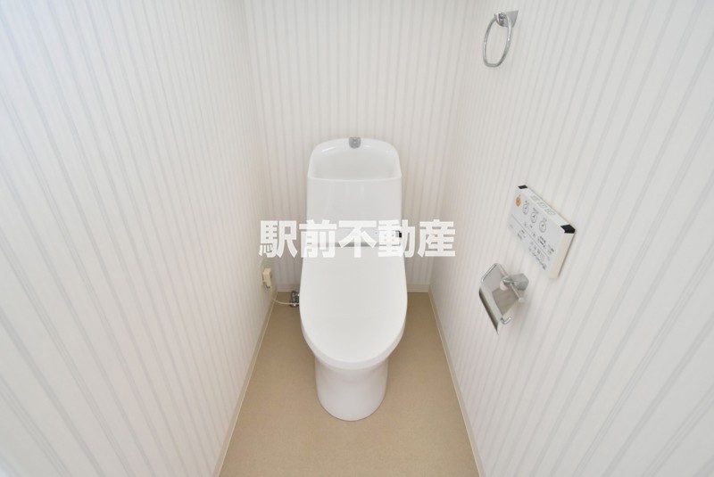 トイレ　収納付きのトイレ