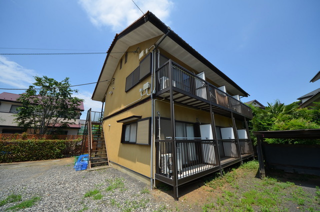 建物外観　★程よい緑に囲まれた、居心地の良い物件です★