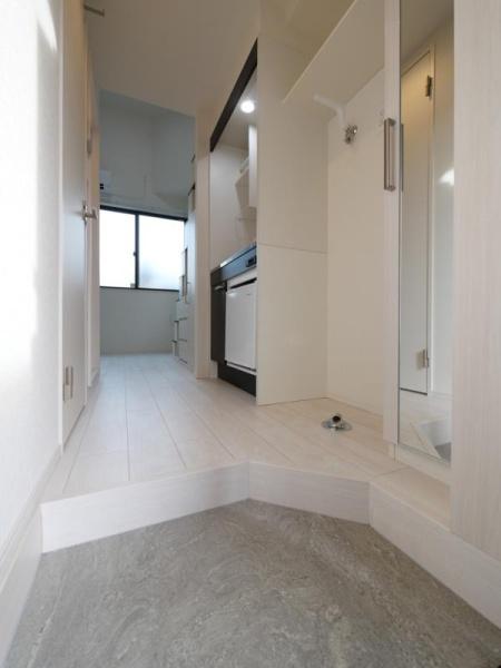 玄関　※写真は別部屋、イメージ写真です。