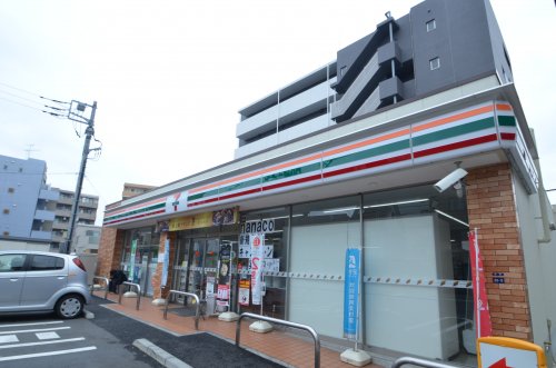 コンビニ　セブンイレブン板橋仲町店（コンビニ）まで201m