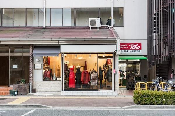 スーパー　トーホーストア大久保駅前店（スーパー）まで414m