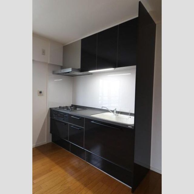 キッチン　【キッチン】別部屋写真の為、現状優先。キッチンは新品設備にな