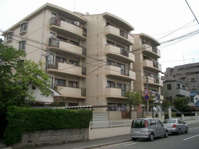 建物外観　共用部を塗装して綺麗になっています