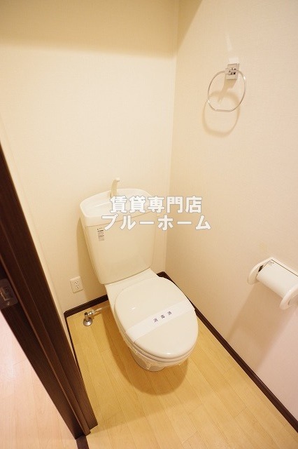 トイレ　収納棚付トイレ！