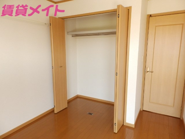 収納　同型参考写真