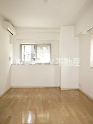 居室・リビング　こちらのリビングで趣味の時間をお楽しみください