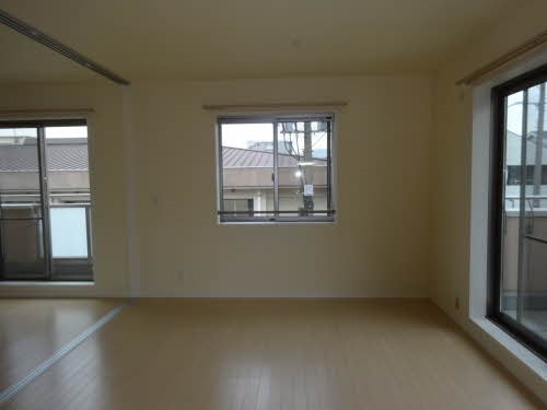 居室・リビング　リビング：別号室の写真