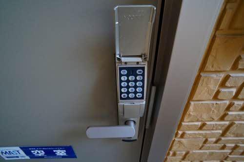 玄関　デジタルロックキー