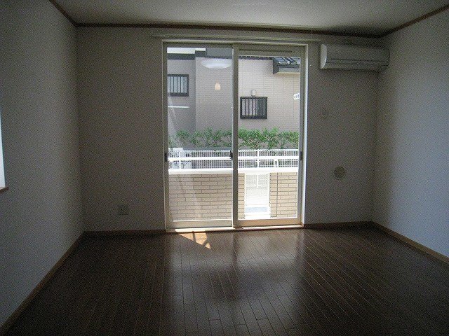 居室・リビング　こちらの居間で趣味の時間をお楽しみください