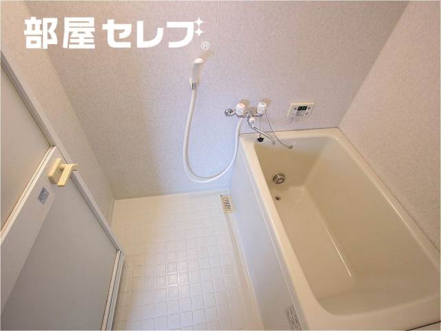 バス・シャワールーム　同マンション参考写真