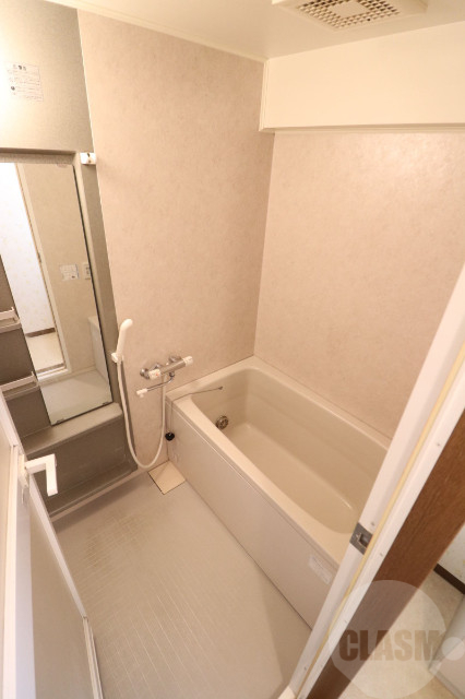 バス・シャワールーム　清潔感のあるバスルーム