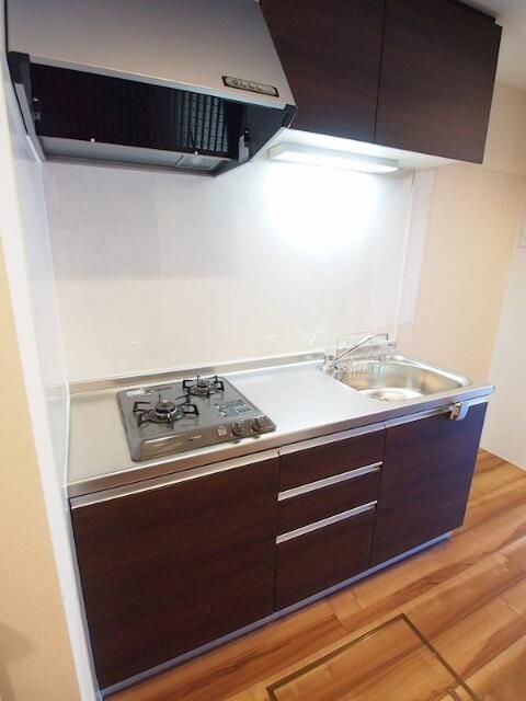 キッチン　別部屋参考写真となります