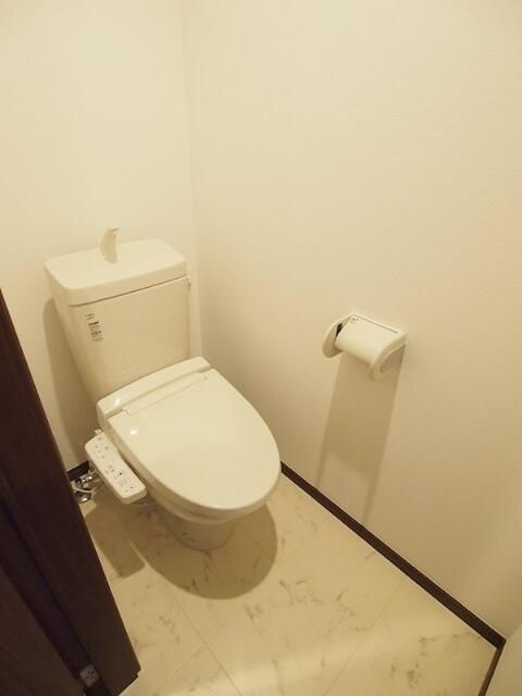 トイレ　別部屋参考写真となります