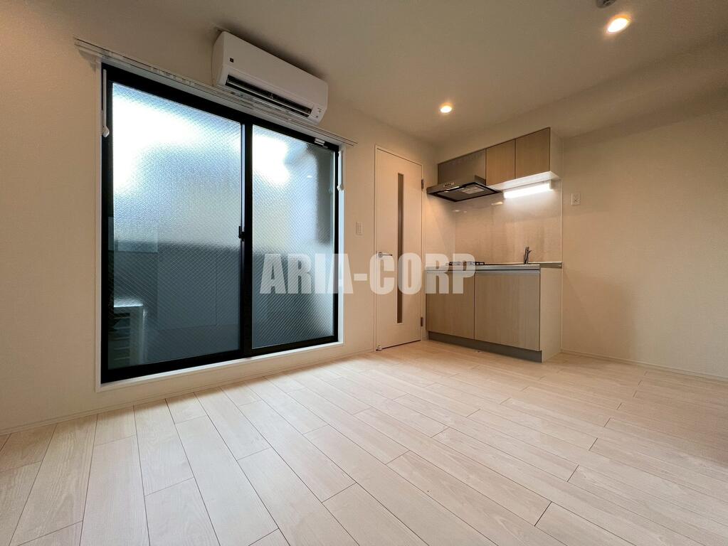 居室・リビング　白を基調としたお洒落な空間！デザイナーズ物件募集開始です！