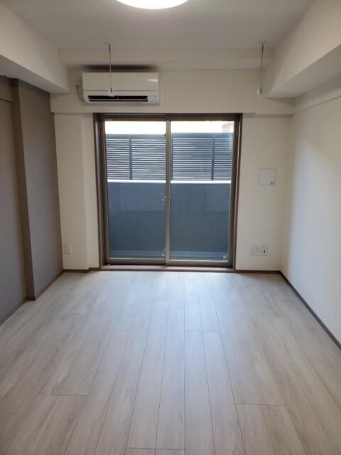 居室・リビング　こちらの居間で趣味の時間をお楽しみください