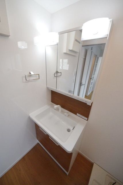 洗面設備　★独立洗面台付きです★※別部屋参考画像