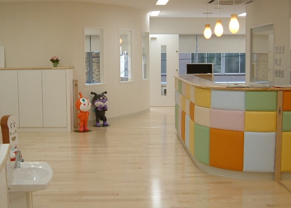 幼稚園・保育園　ポピンズナーサリースクール駒形（幼稚園・保育園）まで230m