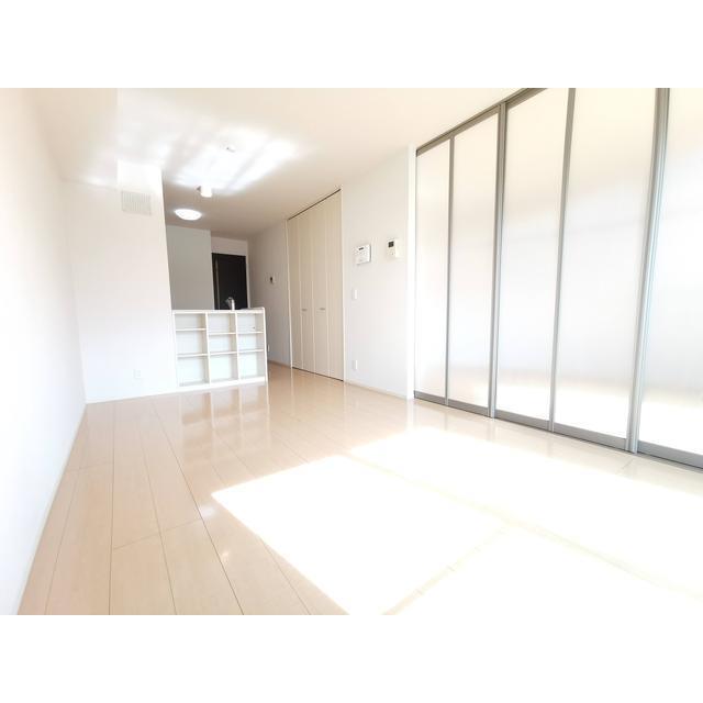 居室・リビング　写真は別号室です