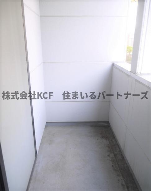 バルコニー　暖かな日差しのふりそそぐバルコニー