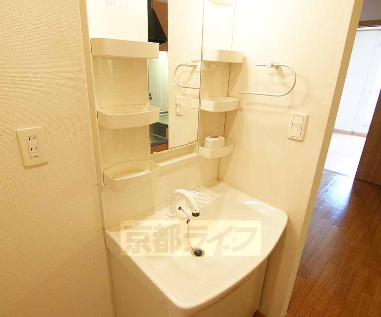 洗面設備　独立洗面台もあります。