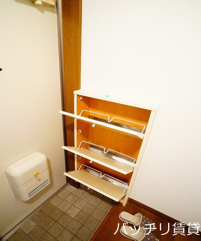 玄関　画像は別部屋タイプの為、現状を優先致します。