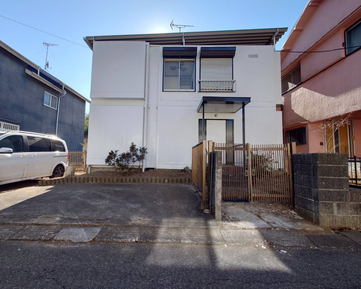 建物外観　外壁2面塗装済♪