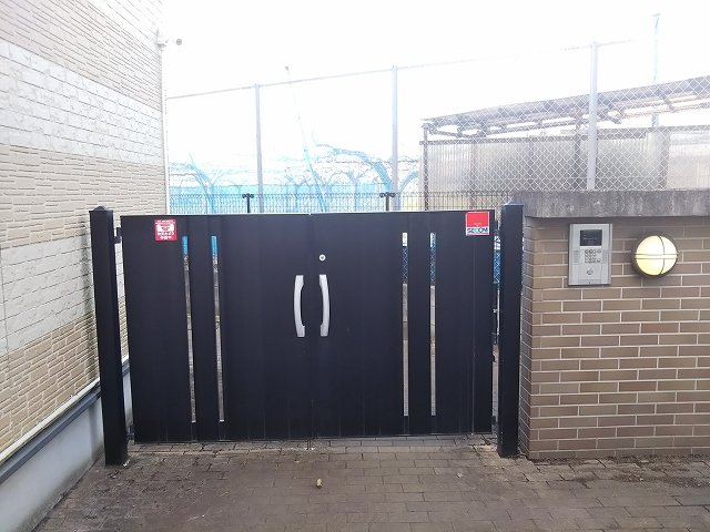 エントランス　オートロックゲート付き。