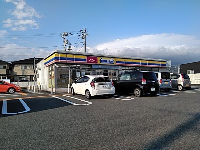 コンビニ　ミニストップ 富士中里店（コンビニ）まで687m