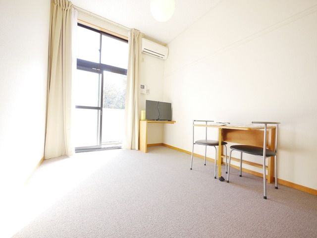 居室・リビング　★人気の家具・家電付きのお部屋です★