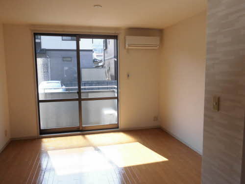 その他部屋・スペース　開放的な寝室です